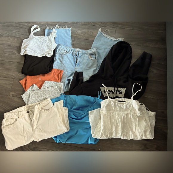 HUGE CLOSET CLEAN OUT !!! - Picture 1 of 6